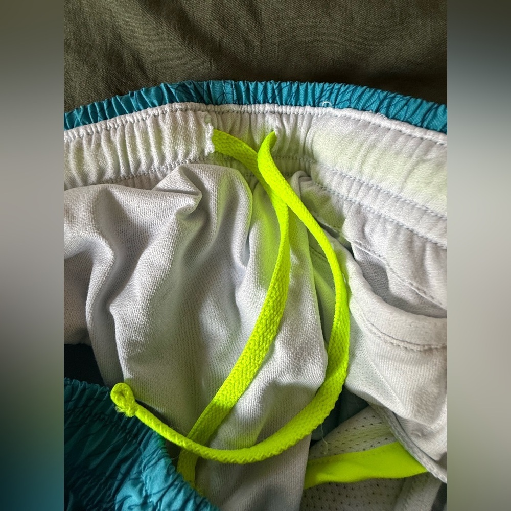 💨 Under Armour HeatGear Running Shorts - small - Picture 4 of 5